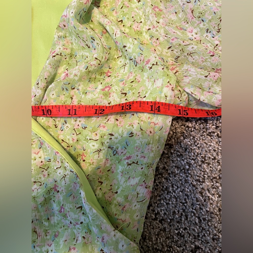 Lulus sweet spring green floral long sleeved crop wrap top XS NWT - Picture 5 of 6